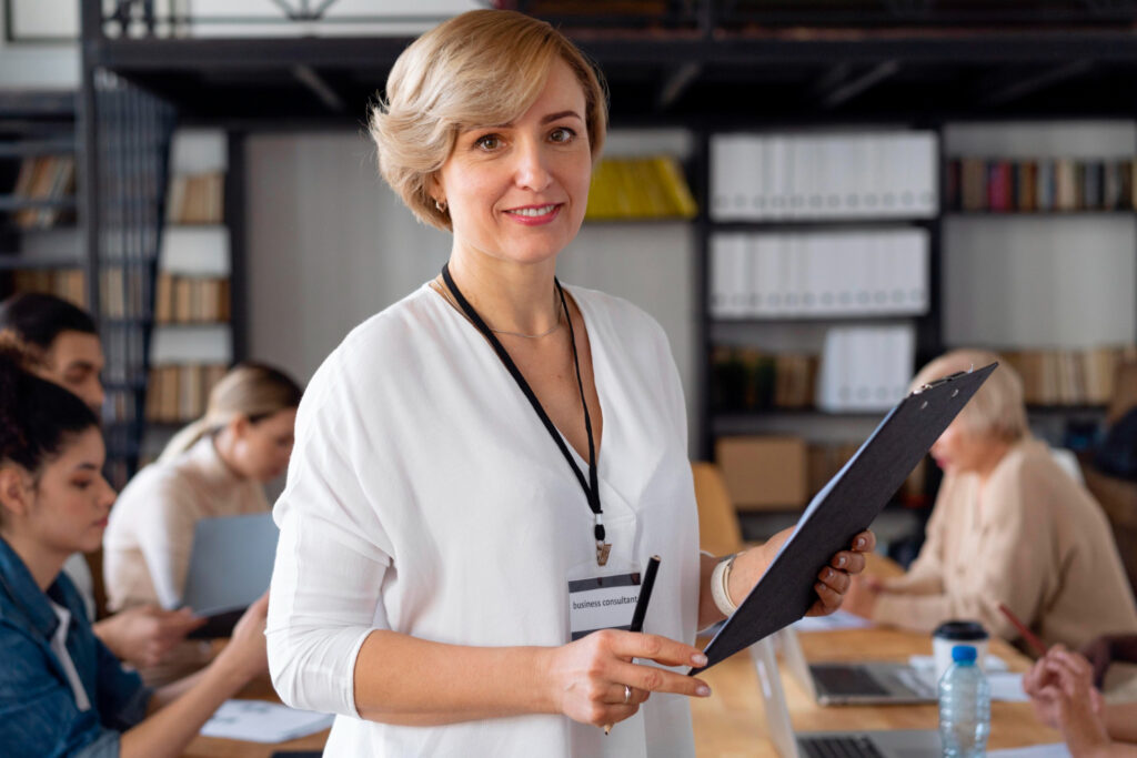 Zmiany w naliczaniu stażu pracy od dłuższego czasu budzą duże zainteresowanie zarówno wśród pracowników, jak i pracodawców. Staż pracy wpływa bezpośrednio na uprawnienia pracownicze, w tym wymiar urlopu wypoczynkowego, prawo do nagród jubileuszowych czy dodatków stażowych.